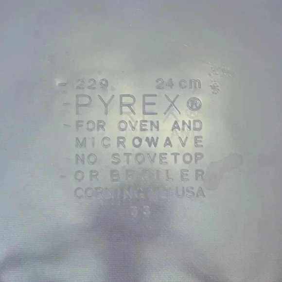 Pyrex Glass Pie Plates 9.5" Scalloped Cranberry & Clear Glass Baking Dishes #229 - Picture 5 of 6